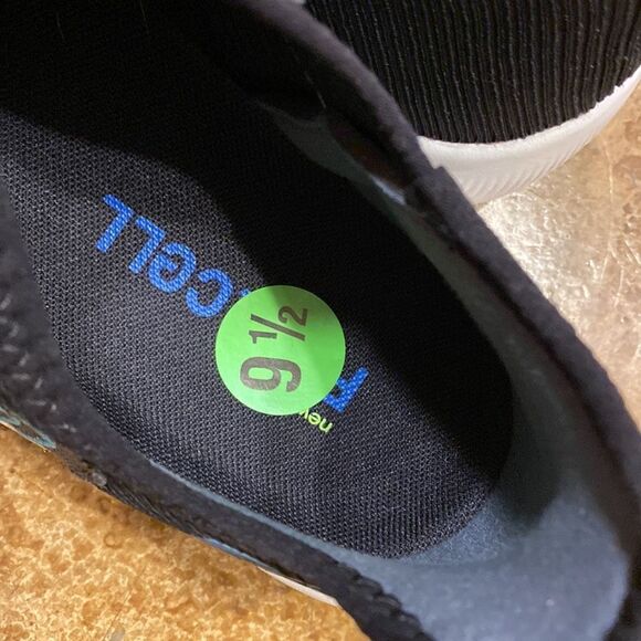 NEW Balance FuelCell Rebel Running Shoe in black and‎ blue main image 10